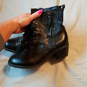 Aldo leather boots with zip side